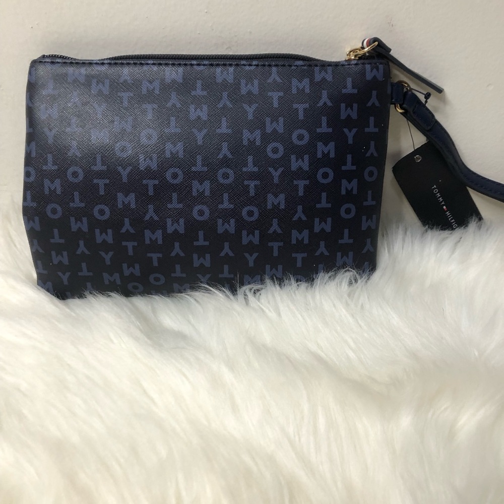 NWT Tommy Hilfiger Wristlet - Picture 8 of 9